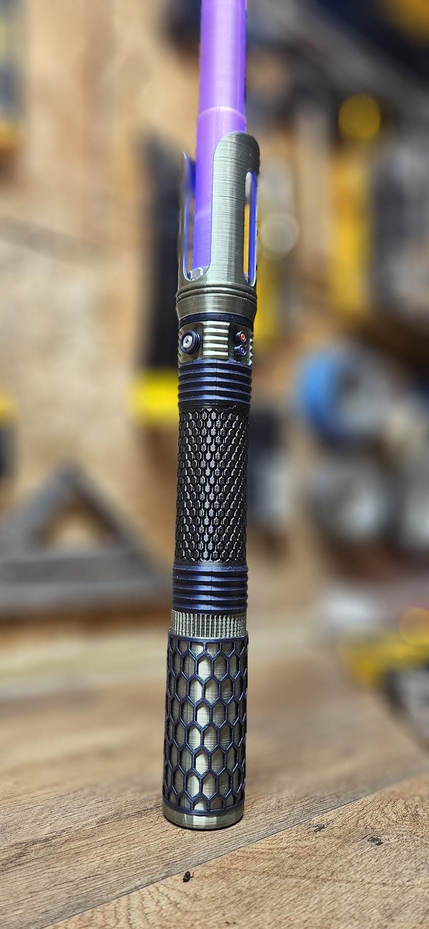 The Guardian Light up collapsible lightsaber!
