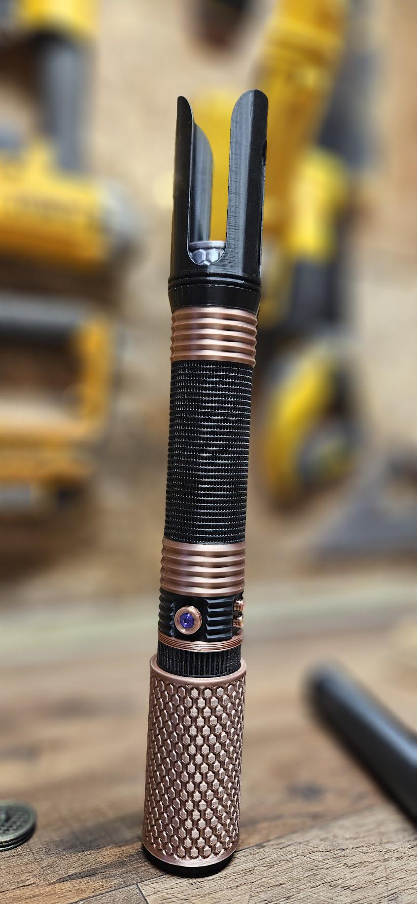 The Guardian Light up collapsible lightsaber!