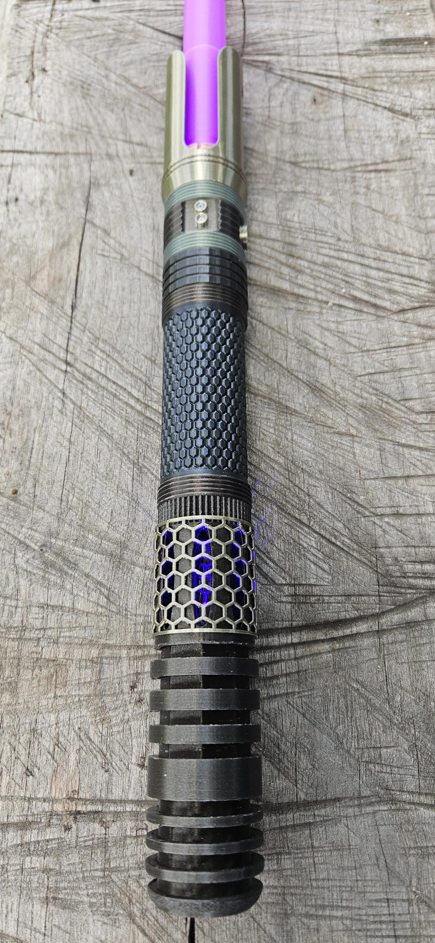 Elite Series Saber: Exposed Pommel Light Core, Blade Plug & Belt Clip