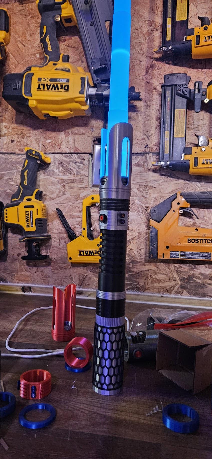 The Guardian Light up collapsible lightsaber!