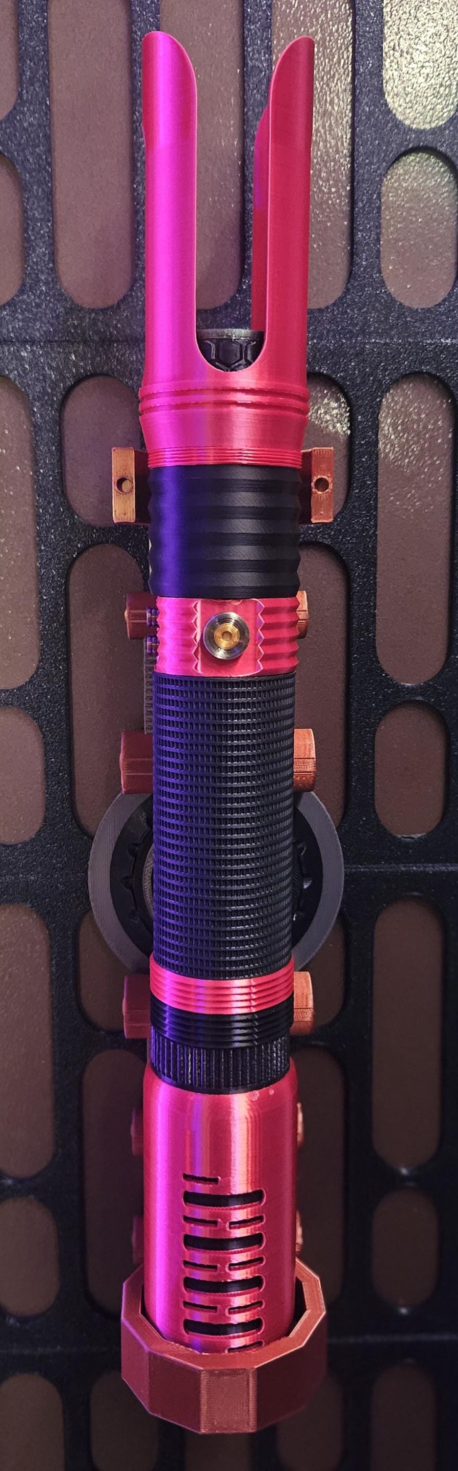 The Guardian Light up collapsible lightsaber!