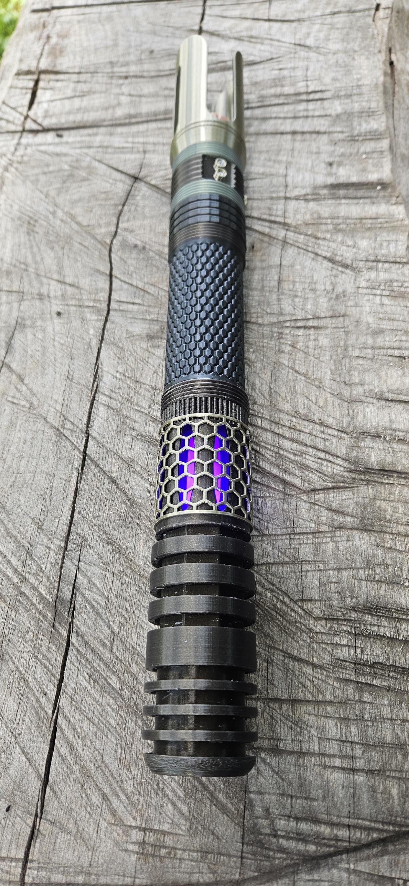 Elite Series Saber: Exposed Pommel Light Core, Blade Plug & Belt Clip