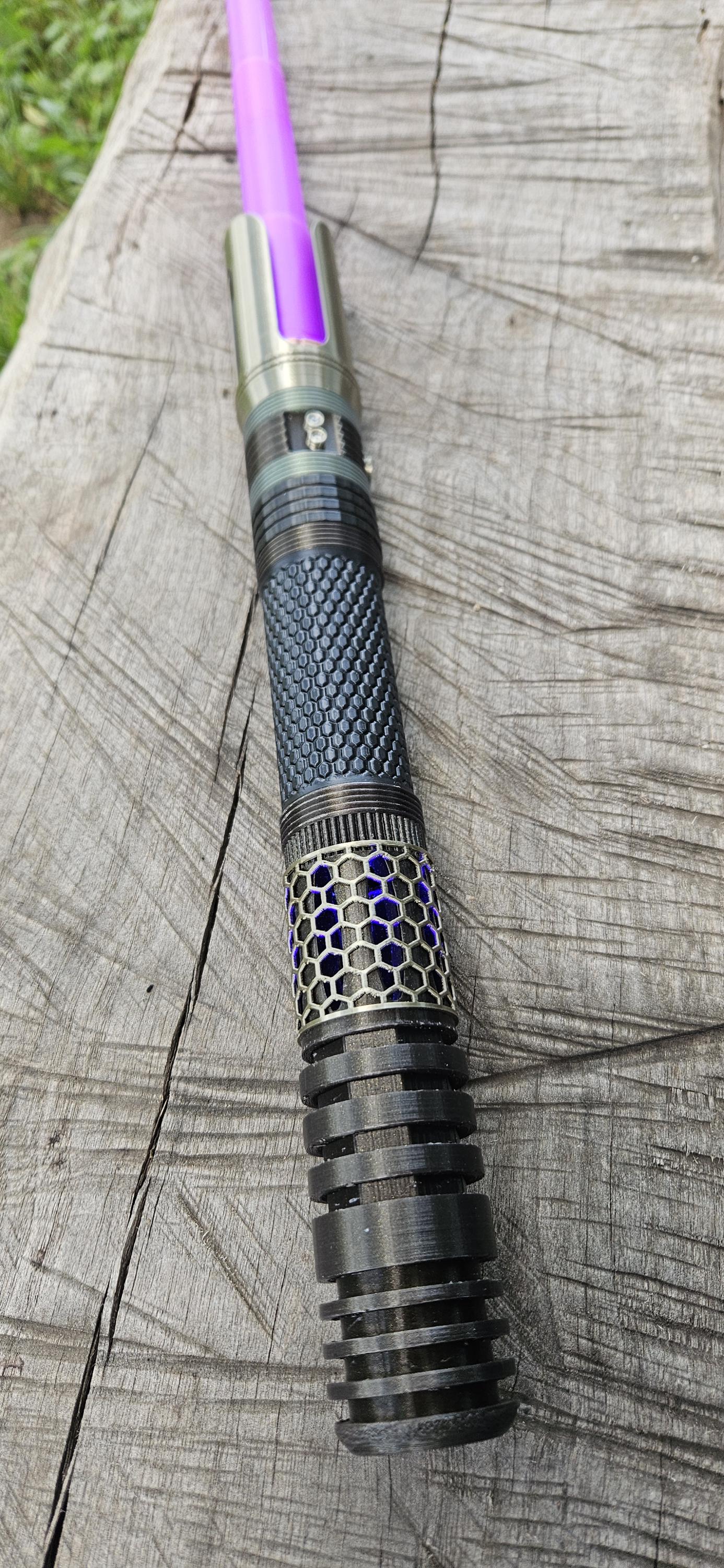 Elite Series Saber: Exposed Pommel Light Core, Blade Plug & Belt Clip