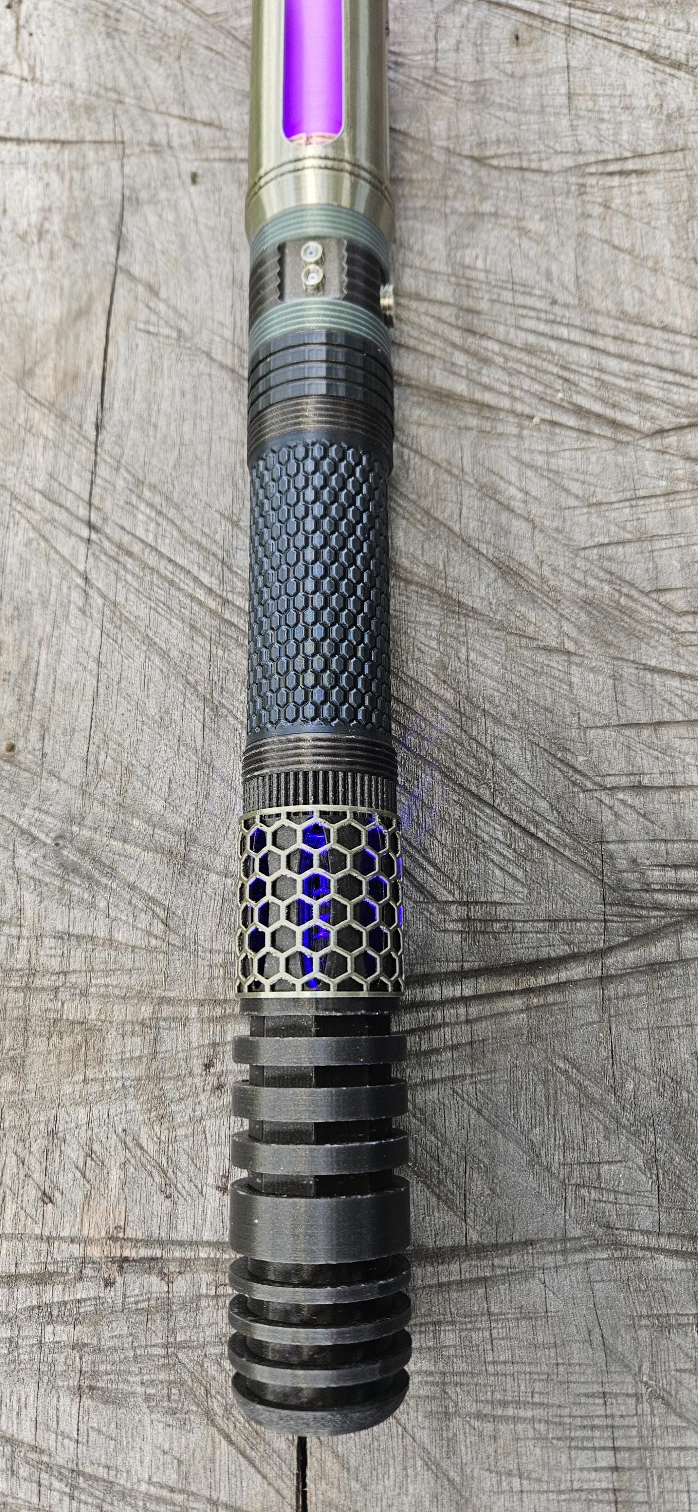 Elite Series Saber: Exposed Pommel Light Core, Blade Plug & Belt Clip