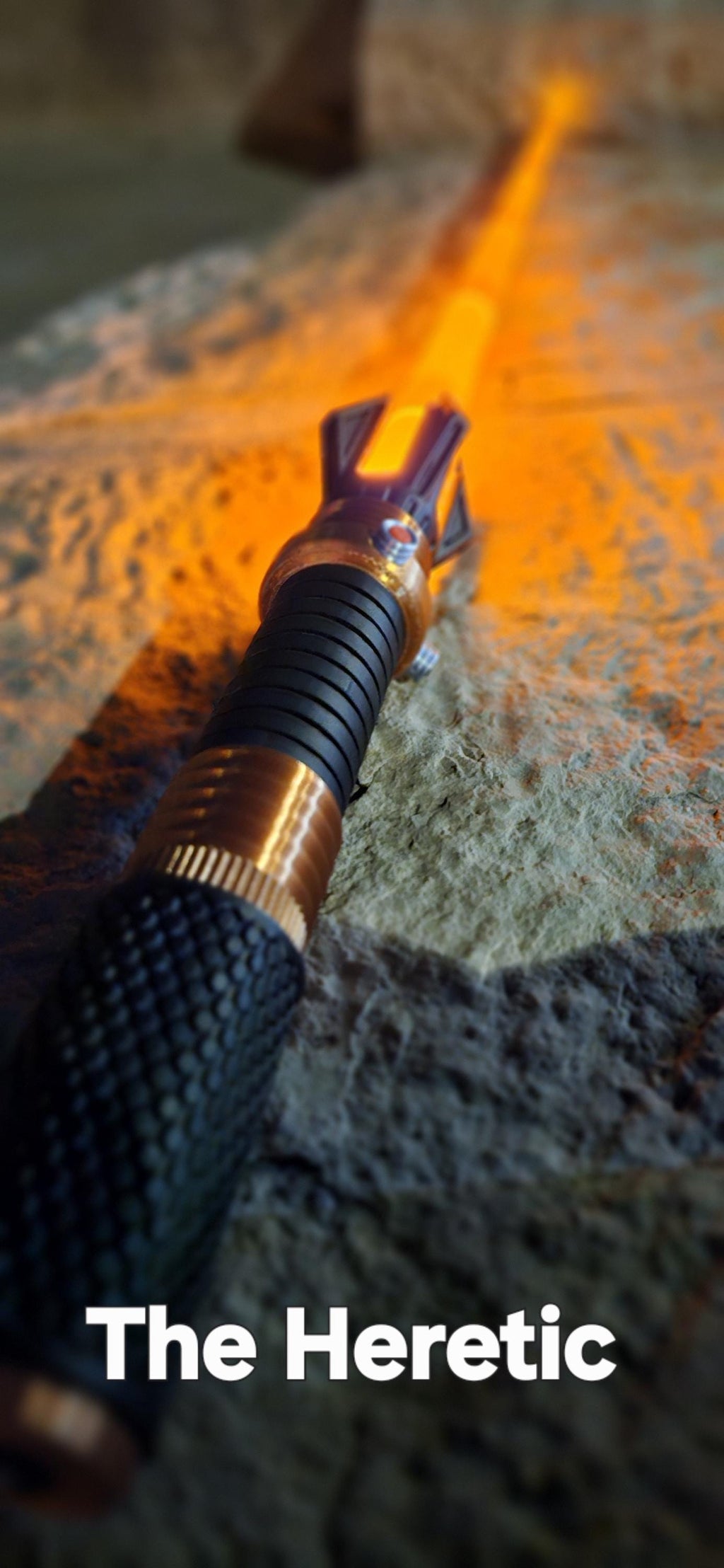 The Heretic Light up collapsible lightsaber!