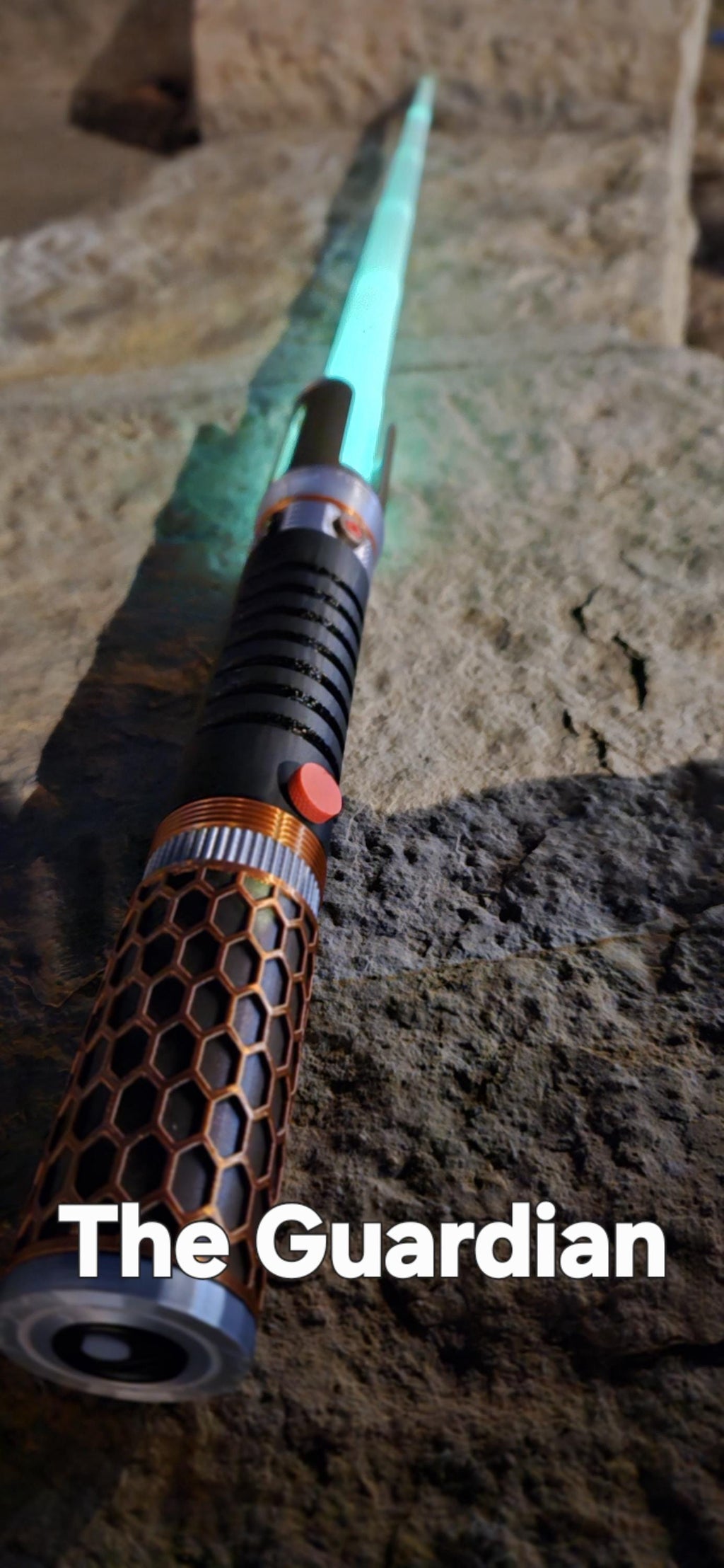 The Guardian Light up collapsible lightsaber!