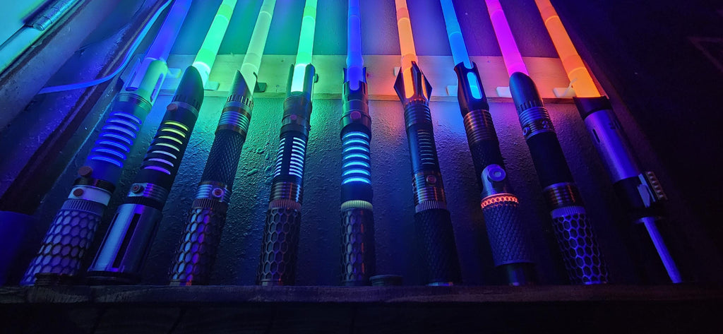 The Heretic Light up collapsible lightsaber!