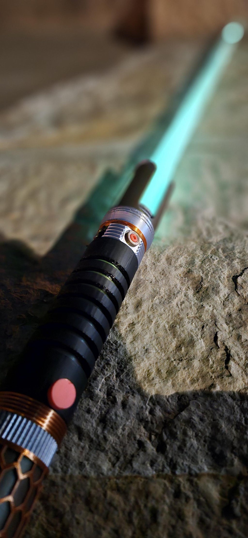 The Guardian Light up collapsible lightsaber!