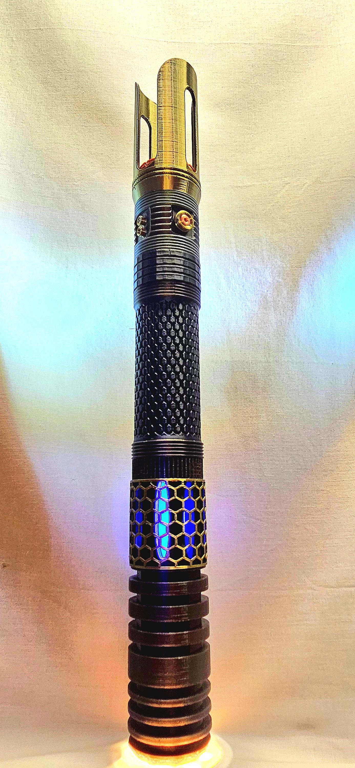 Elite Series Saber: Exposed Pommel Light Core, Blade Plug & Belt Clip